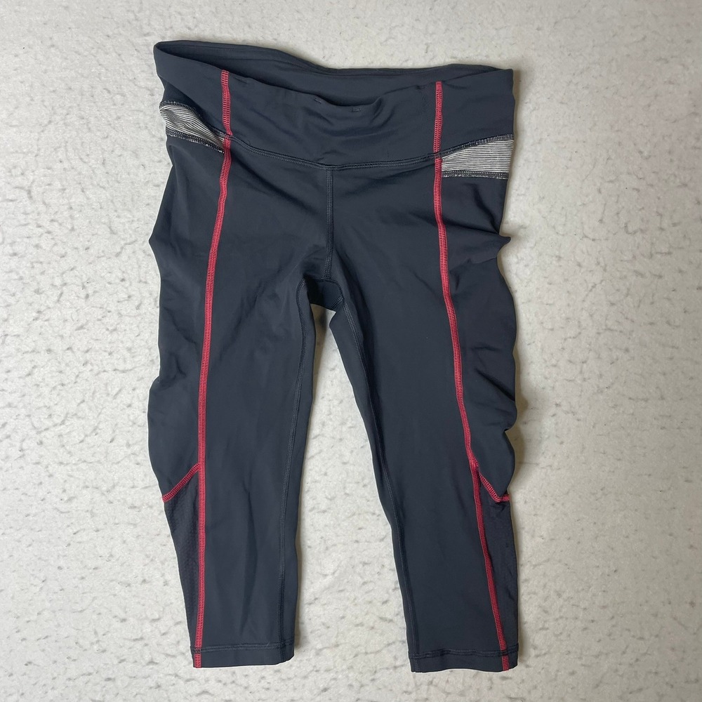 Lululemon Run‎ Inspire Crop II Women Size 4 Gray Red Contrast Stitching Pockets